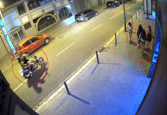 Detingut per Mossos d'Esquadra per nou robatoris per estirada des d'una moto robada a Barcelona.