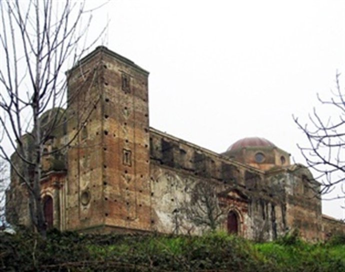 Iglesia inacabada de Castaño del Robledo