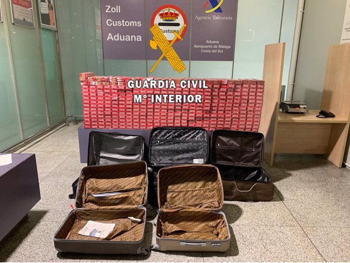 Cajetillas de tabaco intervenidas en el aeropuerto de Málaga.