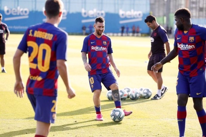 Leo Messi, en el entrenamiento del FC Barcelona el 21 de agosto junto a Sergi Roberto y Samuel Umtiti