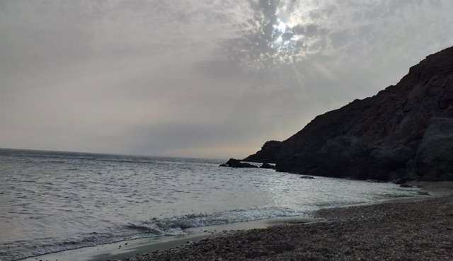 Playa del Corralete, bajo el faro del Cabo de Gata