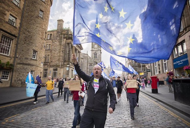 Manifestación a favor de la UE y contra la decisión de Johnson de suspender el Parlamento en Edimburgo