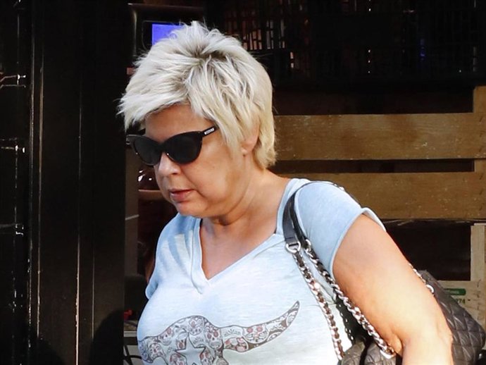 Terelu Campos a la saida de una frutería