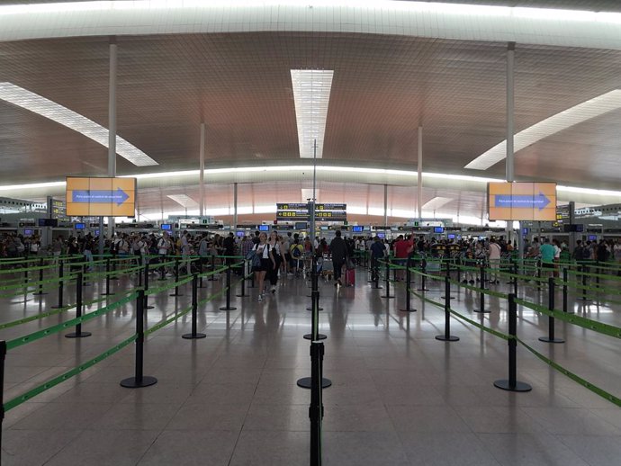La Terminal 1 de l'Aeroport de Barcelona-El Prat en la jornada de vaga del personal de terra d'Iberia del 30 d'agost.