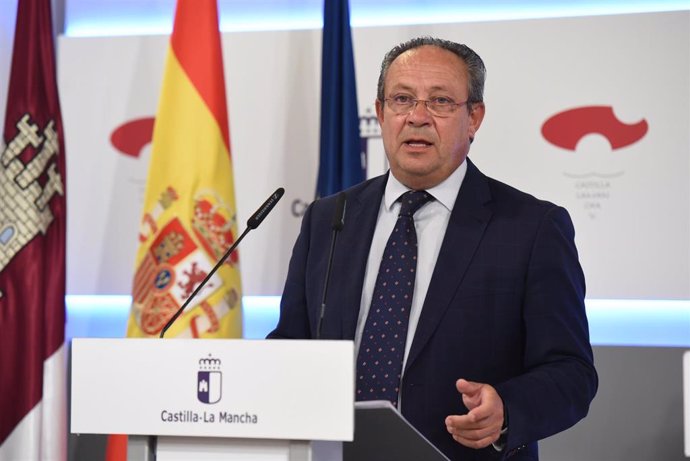 El consejero de Hacienda, Juan alfonso Ruiz Molina, en rueda de prensa