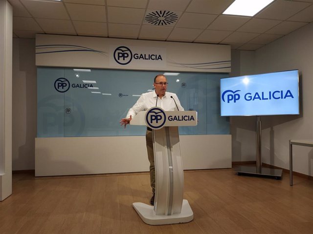 El secretario general del PPdeG, Miguel Tellado, durante la rueda de prensa.