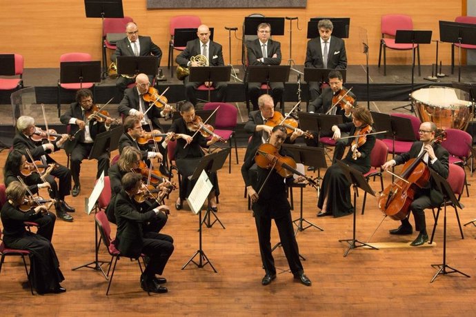 Nota Y Foto: Concierto De La Orquesta Ciudad De Granada, En El Aula Magna De La Uja