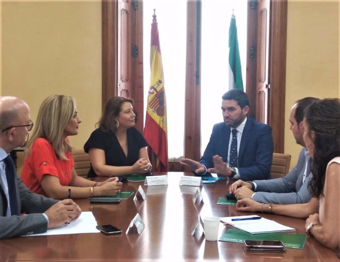 Reunión entre los consejeros de Agricultura de Andalucía y Murcia, Carmen Crespo y Antonio Luengo