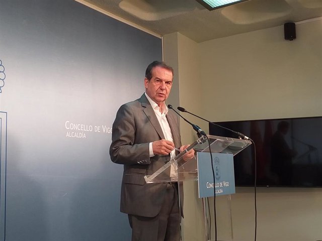 El alcalde de Vigo, Abel Caballero, en una rueda de prensa.