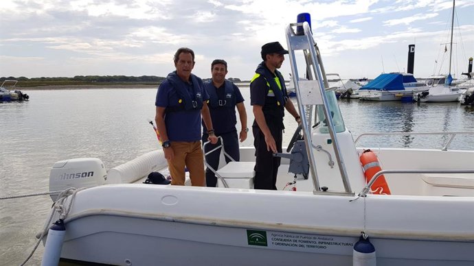 Policía portuaria en la Ría del Piedras.