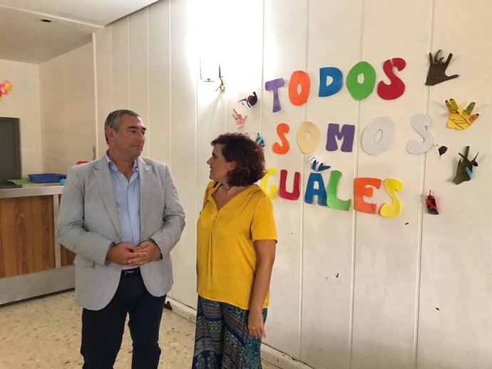 La directora de la Infancia y el delegado territorial de la Junta de Andalucía