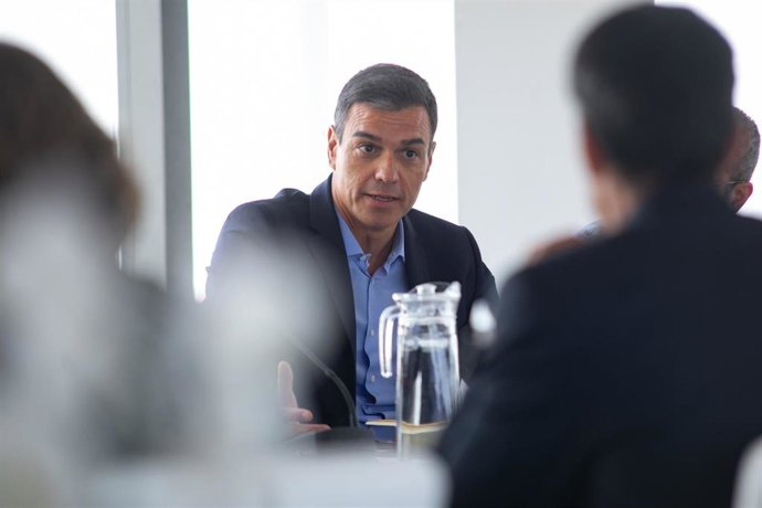 El presidente del Gobierno en funciones, Pedro Sánchez, durante la reunión con representantes del mundo del deporte.