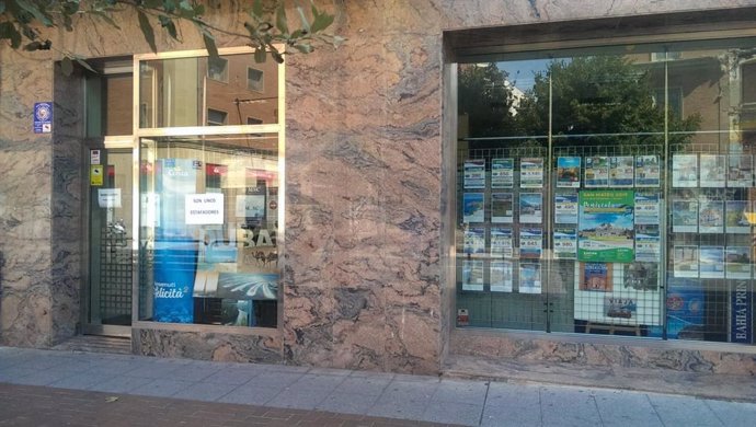 La sede de Zafiro Tours en Logroño opera a pesar de que la sede central le retiró la licencia y oferta viajes para San Mateo