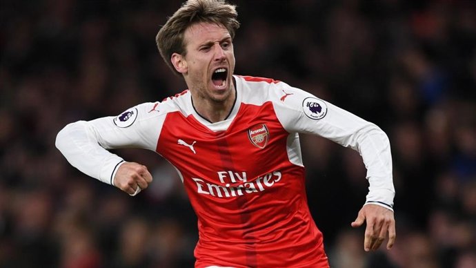 Nacho Monreal celebra un gol con el Arsenal.