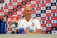 Zidane bromea con el cierre de mercado: "Puede pasar de todo; una bomba, dos bombas..."