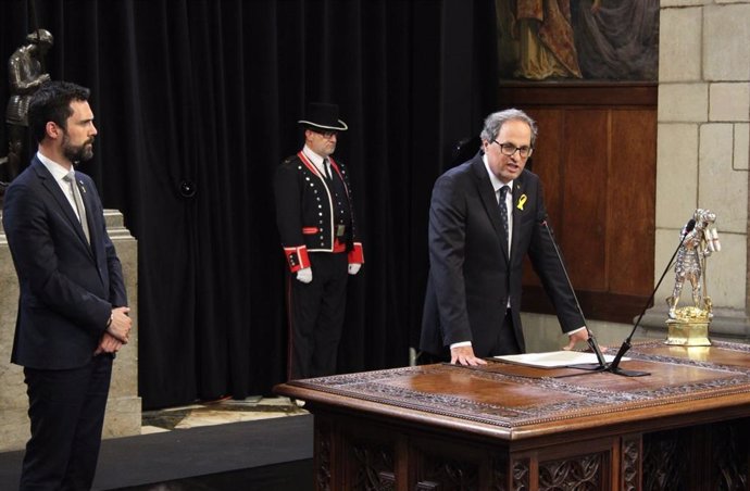El president del Parlament, Roger Torrent, i el president de la Generalitat, Quim Torra, en una imatge d'arxiu.