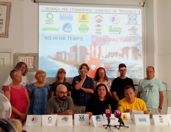 Miembros de la Alianza por la Emergencia Climática en Mallorca.