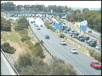 La AP-4 registra retenciones de hasta 13 kilómetros en el peaje de Las Cabezas de San Juan (Sevilla)