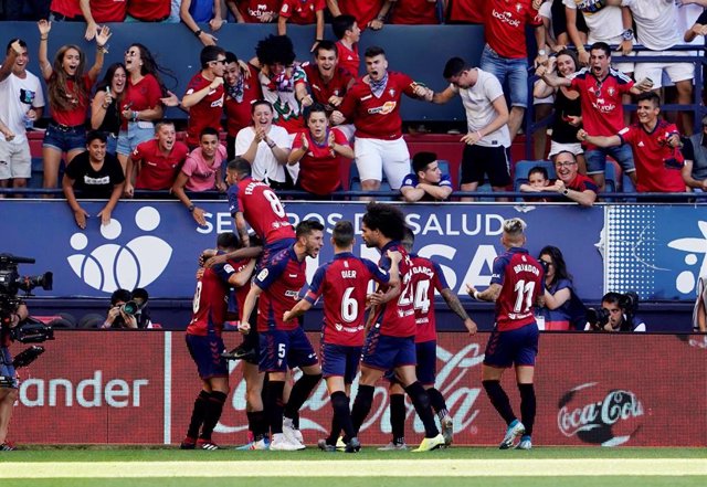 El Club Atlético Osasuna celebra la victoria en El Sadar