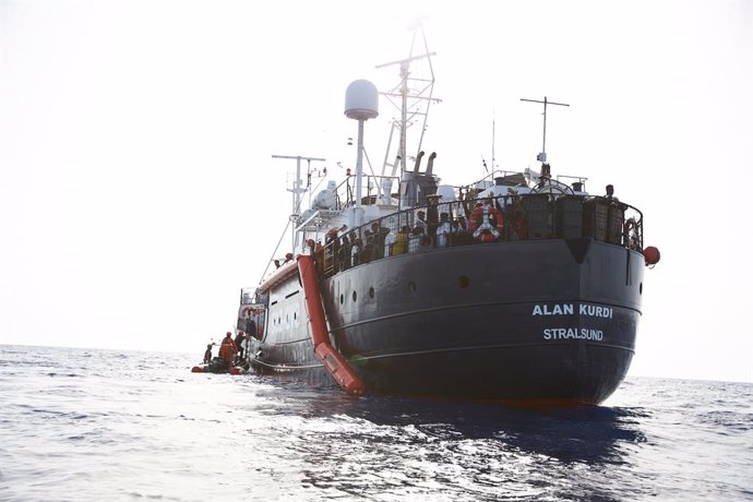Europa.- El 'Alan Kurdi' se dirige a Lampedusa con trece náufragos rescatados
