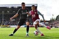 El Liverpool sigue líder invicto y el City no afloja en su persecución