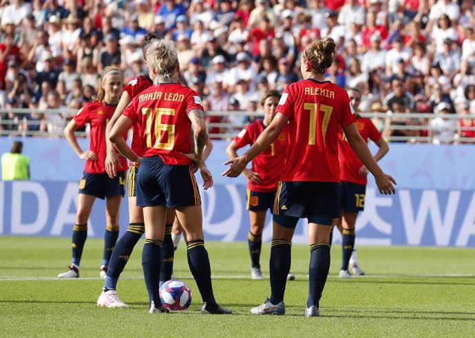 Fútbol/Selección.- España no puede (2-0) con una fuerte Francia