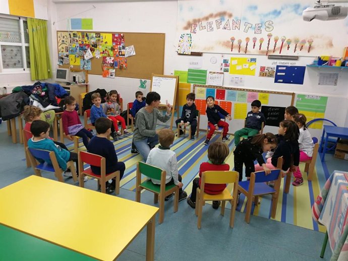 ESCUELA INFANTIL, COLEGIO, NIÑOS, CLASE
