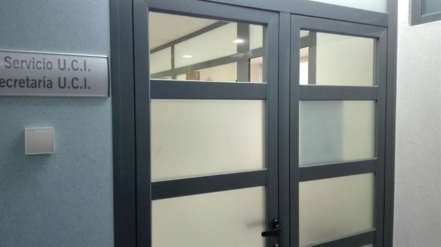 Acceso a la UCI del Hospital Universitario Reina Sofía de Córdoba.