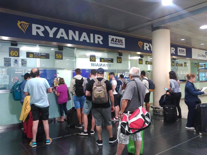 Mostradores de Ryanair en la T2 del Aeropuerto de Barcelona