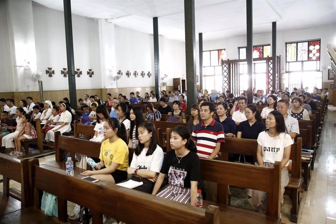Misa celebrada en chino el pasado 18 de agosto en la parroquia personal de la comunidad china Ntra Sra de Sheshan, en el templo de Santa María Goretti en Valencia.
