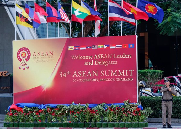 Cartel de la cumbre de la ASEAN en junio de 2019.