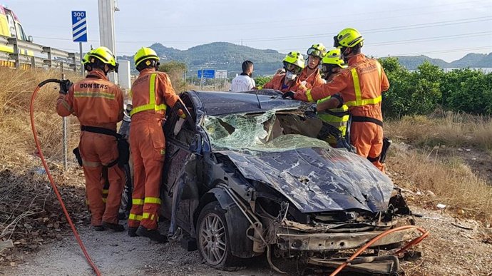 Accidente de un vehículo en la A-7 en Beneixida