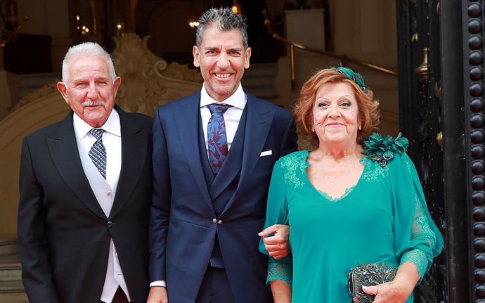 Paco Roncero con sus padres el día de su boda