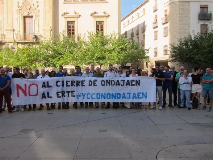 Concentración de trabajadores de Onda Jaén  a las puertas del Ayuntamiento