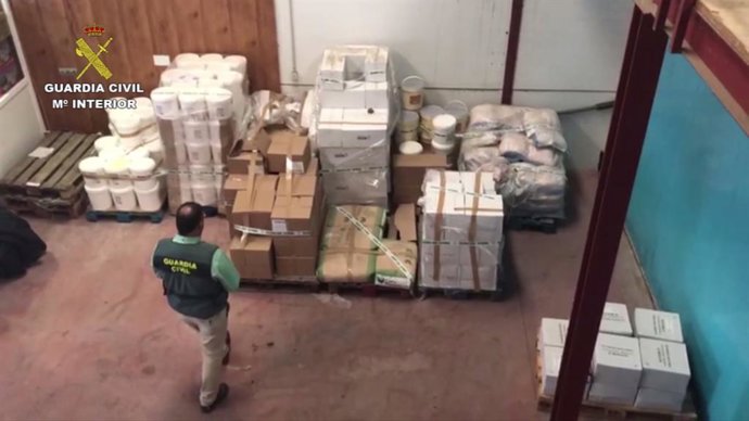 Almería.-Sucesos.-Intervienen 22,5 toneladas de alimentos de una nave sin regist