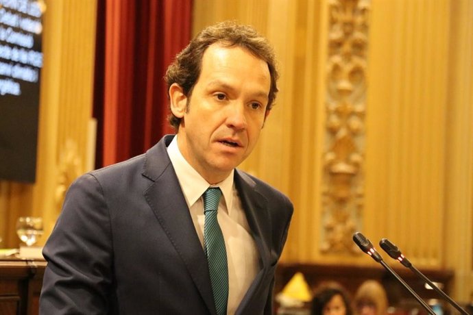 El conseller de Territori, Energia i Mobilitat, Marc Pons, en una imatge d'arxiu en el ple del Parlament.