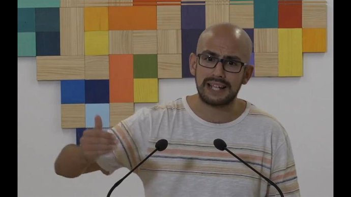 El responsable de la Secretaría Política y de Comunicación de Podemos Andalucía, Pablo Pérez Ganfornina, en rueda de prensa este lunes