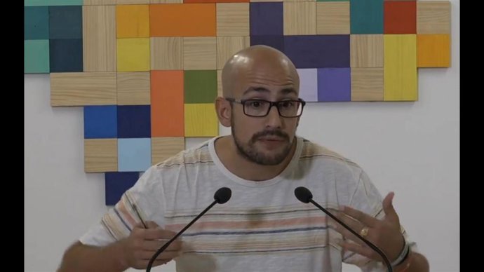 El responsable de la Secretaría Política y de Comunicación de Podemos Andalucía, Pablo Pérez Ganfornina, este lunes en rueda de prensaS