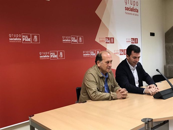 Xoaquín Fernández Leiceaga y Gonzalo Caballero en una rueda de prensa ofrecida este lunes