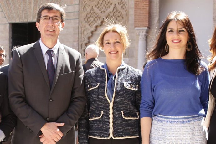 El vicepresidente de la Junta y consejero de Turismo, Regeneración, Justicia y Administración Local, Juan Marín, y la delegada del ramo en Córdoba, Purificación Joyera (dcha.)