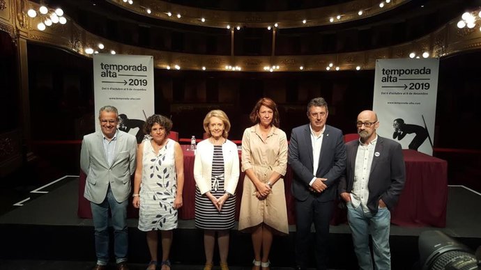 Presentación del 28 Festival Temporada Alta con la concejal de cultura de Salt, N.Heras; la consellera de Cultura, M. Vilallonga;  la alcaldesa de Girona, M.Madrenas; el presidente de la Diputación, M. Noguer y el director de Temporada Alta, S.Sunyer