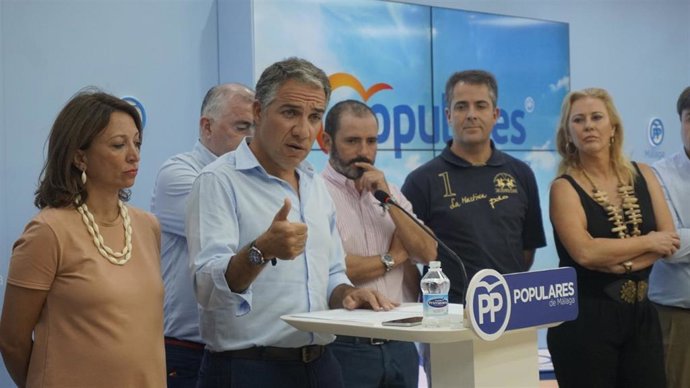 El presidente de PP de Málaga, Elías Bendodo, atiende a los medios de comunicación tras presidir el Comité de Dirección del partido en Málaga.