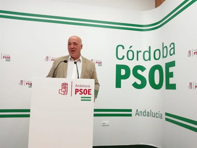El secretario general del PSOE de Córdoba, Antonio Ruiz, en la rueda de prensa