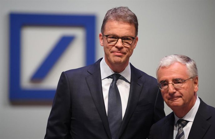 23 May 2019, Hessen, Frankfurt/Main: Christian Sewing (L), Chairman of the Management Board of Deutsche Bank, and Paul Achleitner, Chairman of the Supervisory Board, attend Deutsche Bank's annual general meeting in Frankfurt's Festhalle. Photo: Arne Ded