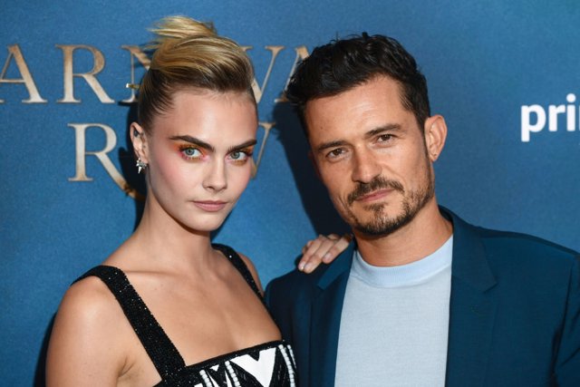 Cara Delevingne y Orlando Bloom en la premiere de 'Carnival Row' en Londres