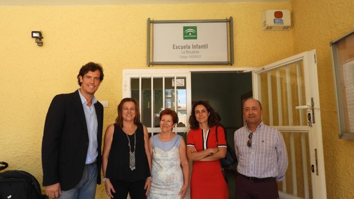 La delegada de Educación inaugura el curso de Infantil en Roquetas de Mar