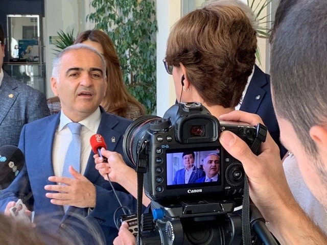 El delegado de Educación y Deporte de la Junta en Granada, Antonio Jesús Castillo