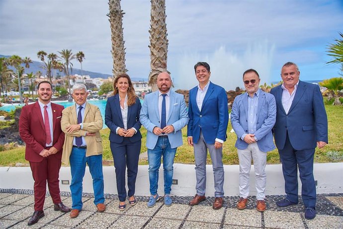 Marco González y Pedro Martín (en el centro) en la presentación del congreso del ICTE