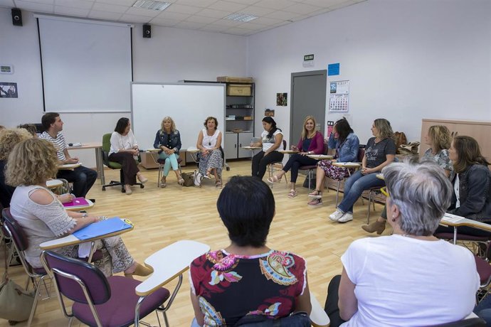 María Caballero, concejala de Servicios Sociales del Ayuntamiento de Pamplona, visita una nueva acción en el ámbito de la formación profesional para el empleo