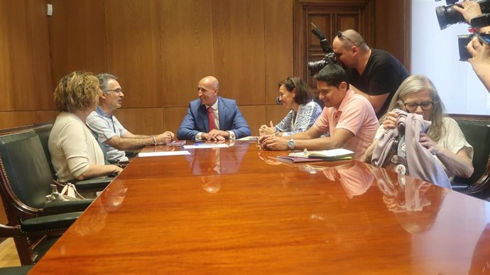 El alcalde de León, José Antonio Diez, ha encabezado la reunión con Nicanor Pastrana, edil de Podemos, y la Gestora de la formación morada en la ciudad de León.